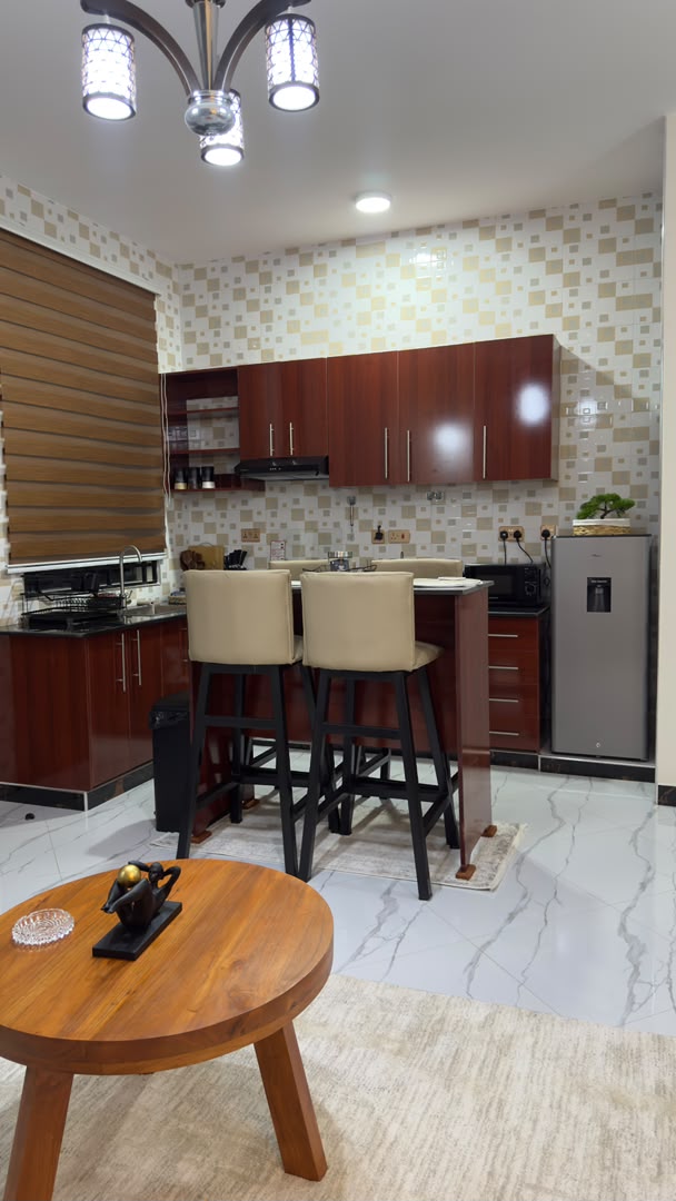 Open kitchen & breakfast bar